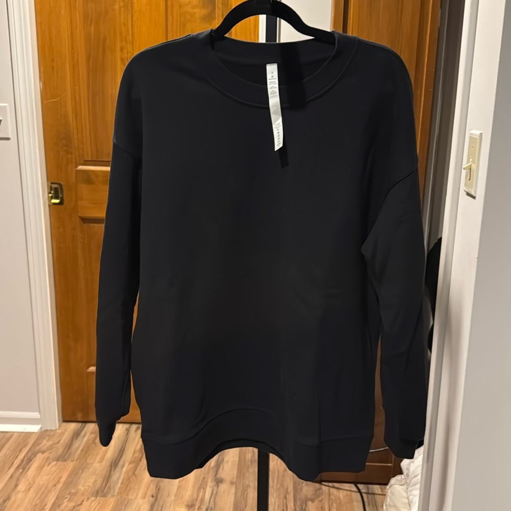 Women’s long Lululemon crewneck sweatshirt